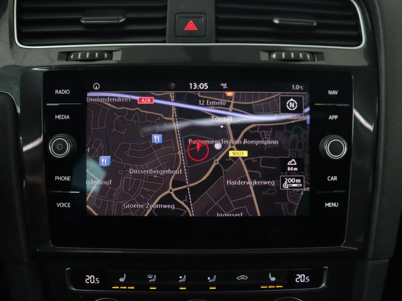 Volkswagen GOLF 1.0 TSI Comfortline Business | Panoramadak | Trekhaak | Stoelverwarming | Full LED | Camera | Park Assist | Carplay | Navigatie | Adaptive cruise | DAB | Massage | Climate control