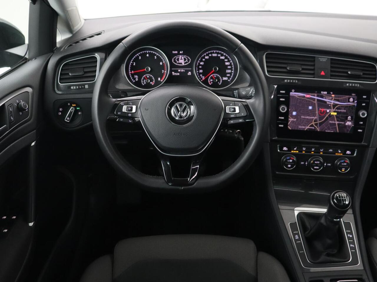 Volkswagen GOLF 1.0 TSI Comfortline Business | Panoramadak | Trekhaak | Stoelverwarming | Full LED | Camera | Park Assist | Carplay | Navigatie | Adaptive cruise | DAB | Massage | Climate control