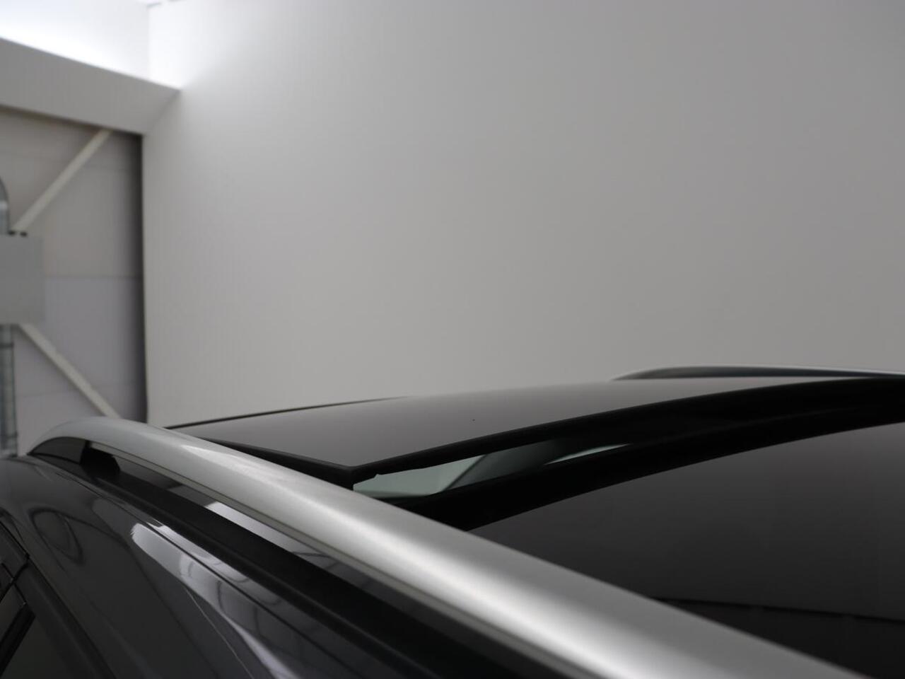 Volkswagen GOLF 1.0 TSI Comfortline Business | Panoramadak | Trekhaak | Stoelverwarming | Full LED | Camera | Park Assist | Carplay | Navigatie | Adaptive cruise | DAB | Massage | Climate control