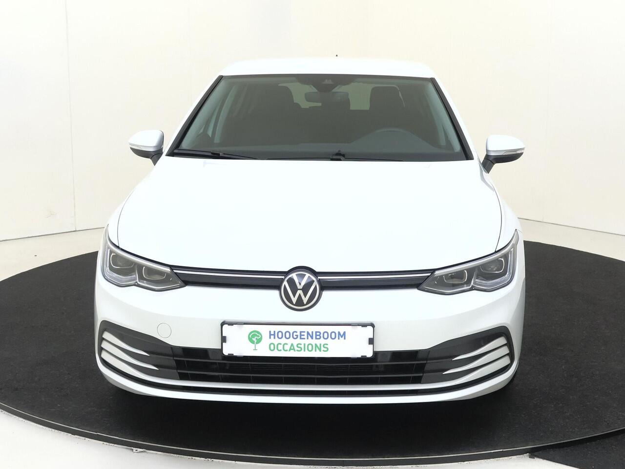 Volkswagen GOLF 1.5 TSI Life Business | Parkeerassistent | Dodehoek detectie | Adaptieve cruise control | Stoel- en stuurwielverwarming | Navigatie | Elektrisch verstelbare bestuurdersstoel met geheugen | LED Plus verlichting | Achteruitrijcamera |