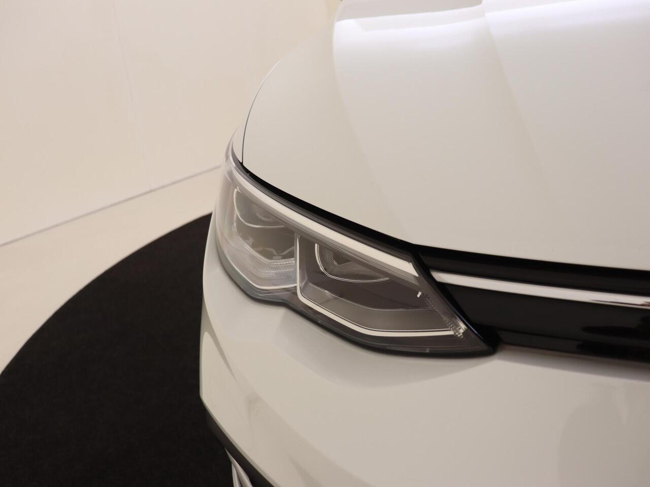 Volkswagen GOLF 1.5 TSI Life Business | Parkeerassistent | Dodehoek detectie | Adaptieve cruise control | Stoel- en stuurwielverwarming | Navigatie | Elektrisch verstelbare bestuurdersstoel met geheugen | LED Plus verlichting | Achteruitrijcamera |