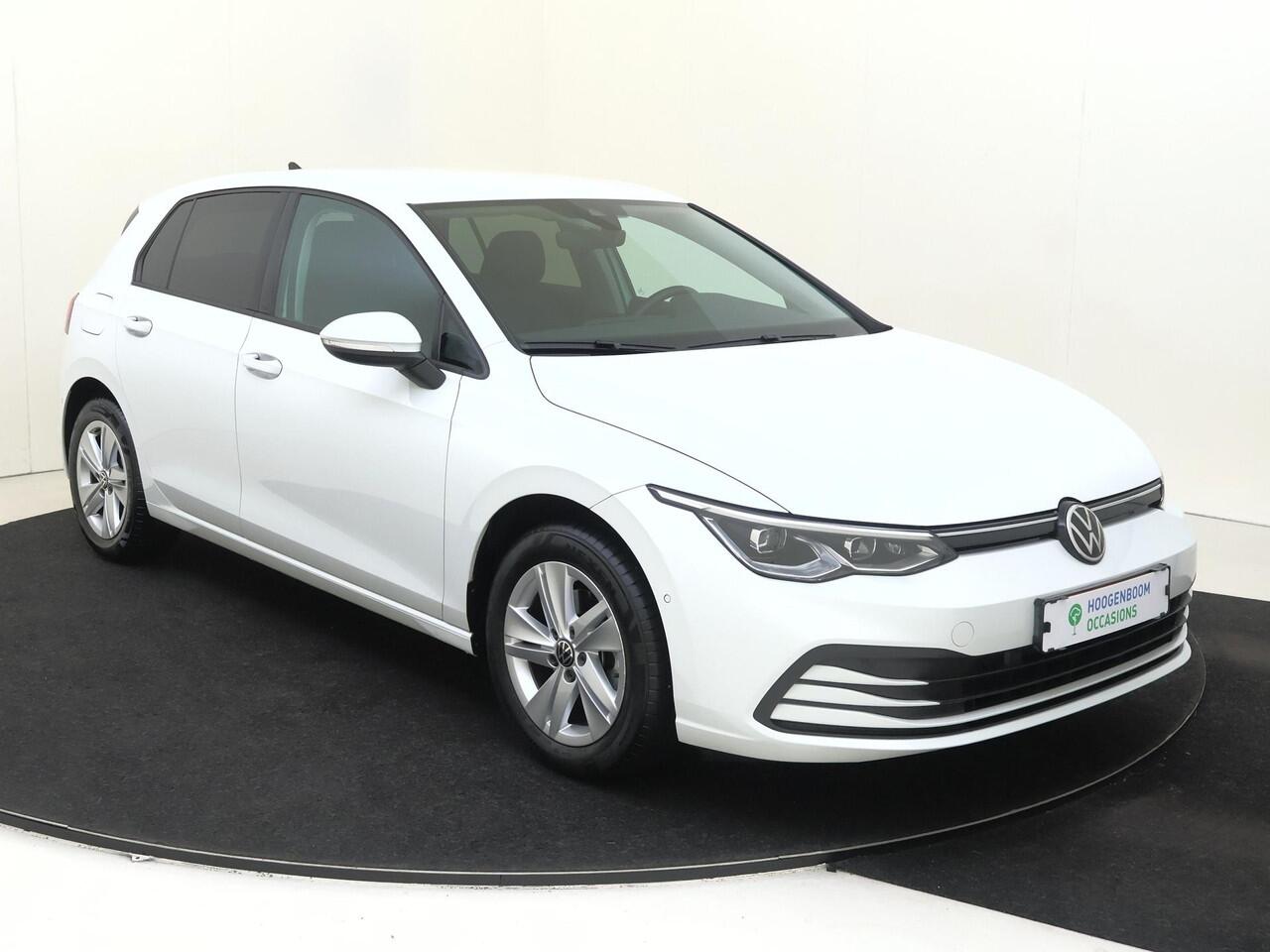 Volkswagen GOLF 1.5 TSI Life Business | Parkeerassistent | Dodehoek detectie | Adaptieve cruise control | Stoel- en stuurwielverwarming | Navigatie | Elektrisch verstelbare bestuurdersstoel met geheugen | LED Plus verlichting | Achteruitrijcamera |