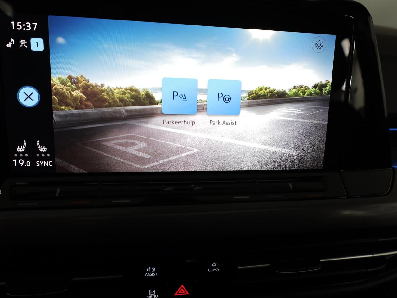 Volkswagen GOLF 1.5 eTSI Style 50pk DSG| Pano-dak| Camera| 17'LM-velgen| Voorstoelen verwarmd en massage