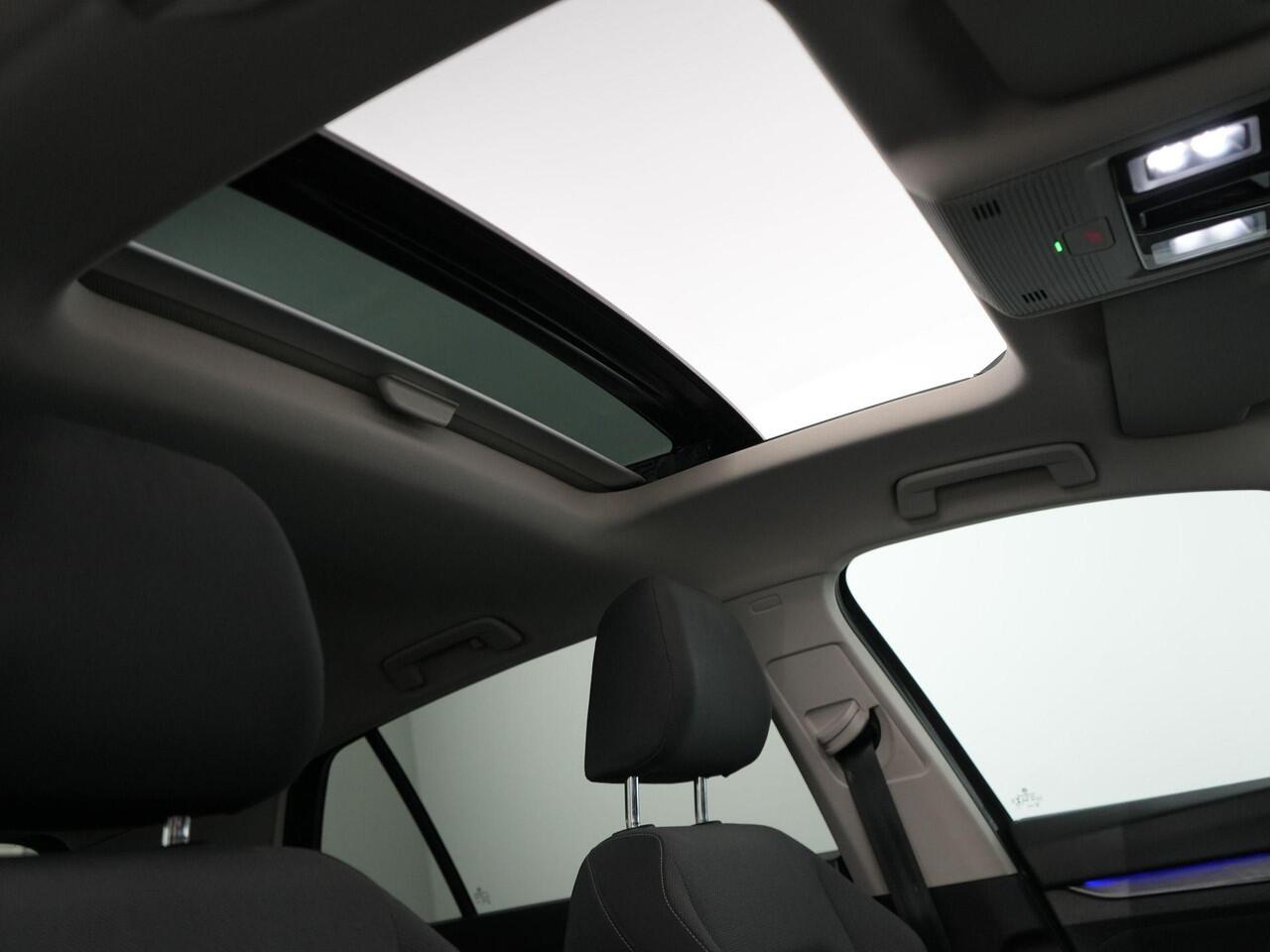 Volkswagen GOLF 1.5 eTSI Style Pano | Camera | IQ Drive |