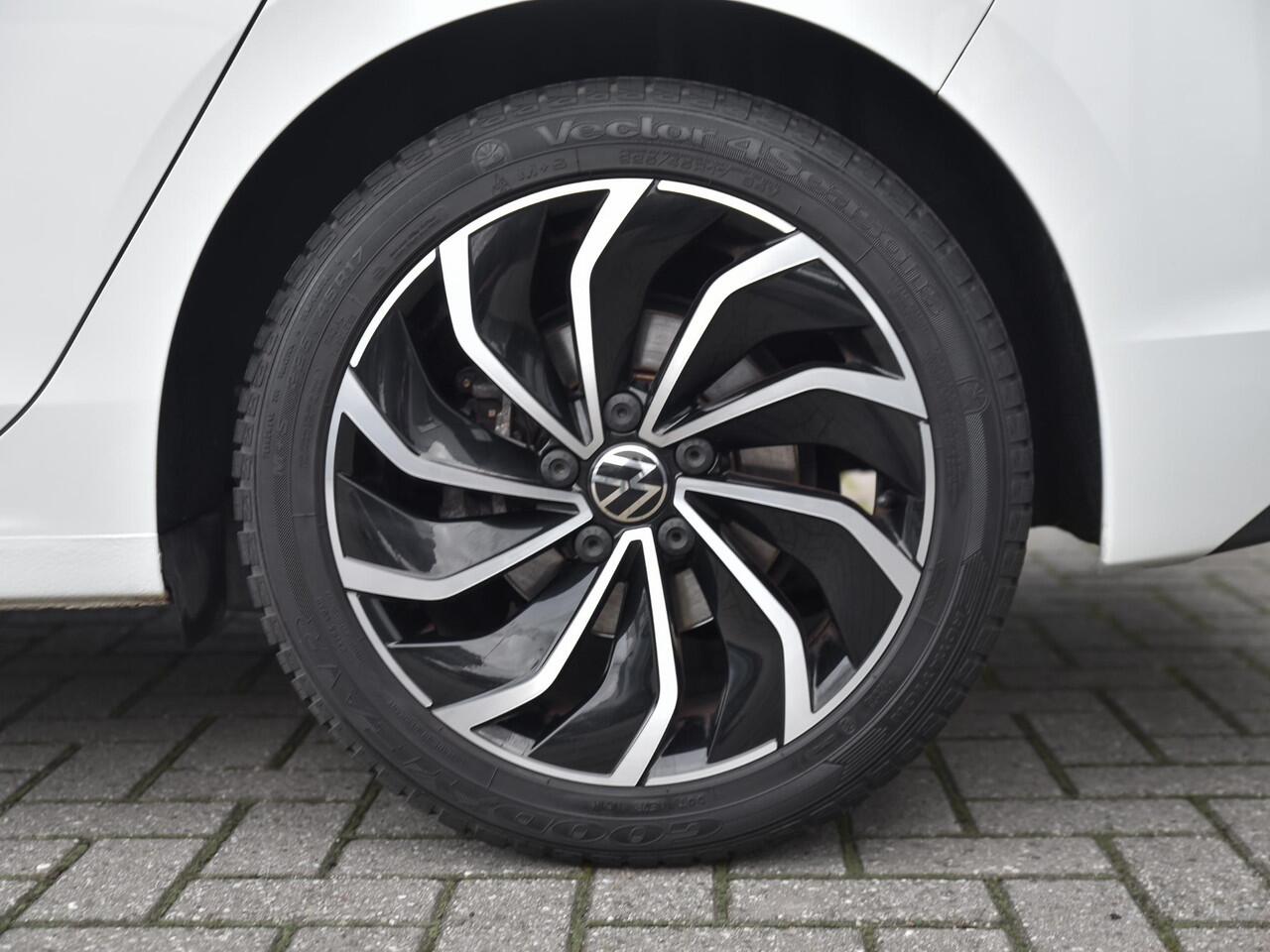 Volkswagen GOLF 1.5 TSI Feestdagen geopend bel voor een afspraak. 1ST Edition Navi Qled Adaptive Cruise Control