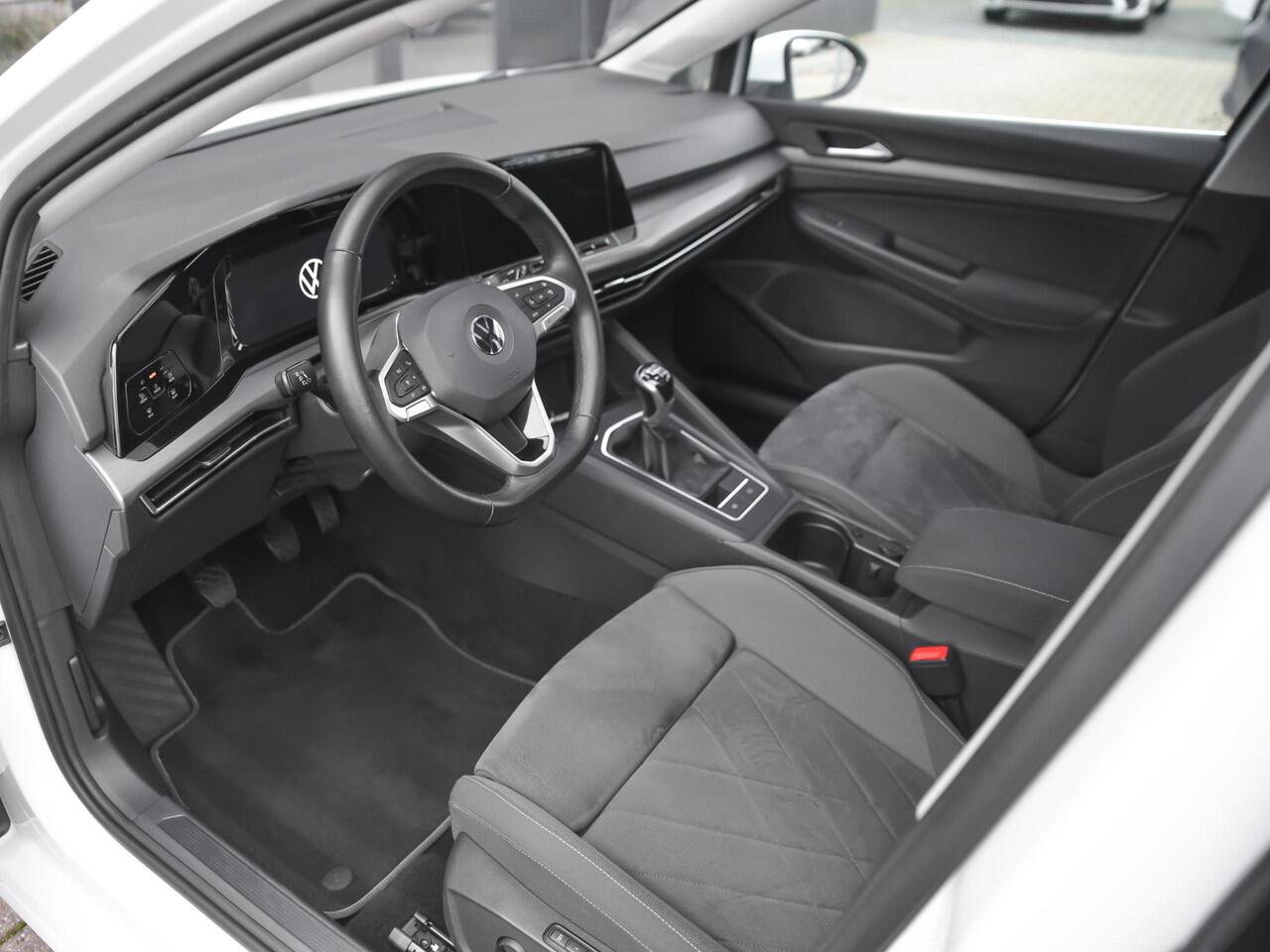 Volkswagen GOLF 1.5 TSI Feestdagen geopend bel voor een afspraak. 1ST Edition Navi Qled Adaptive Cruise Control