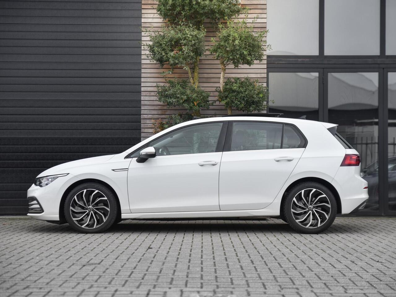 Volkswagen GOLF 1.5 TSI Feestdagen geopend bel voor een afspraak. 1ST Edition Navi Qled Adaptive Cruise Control