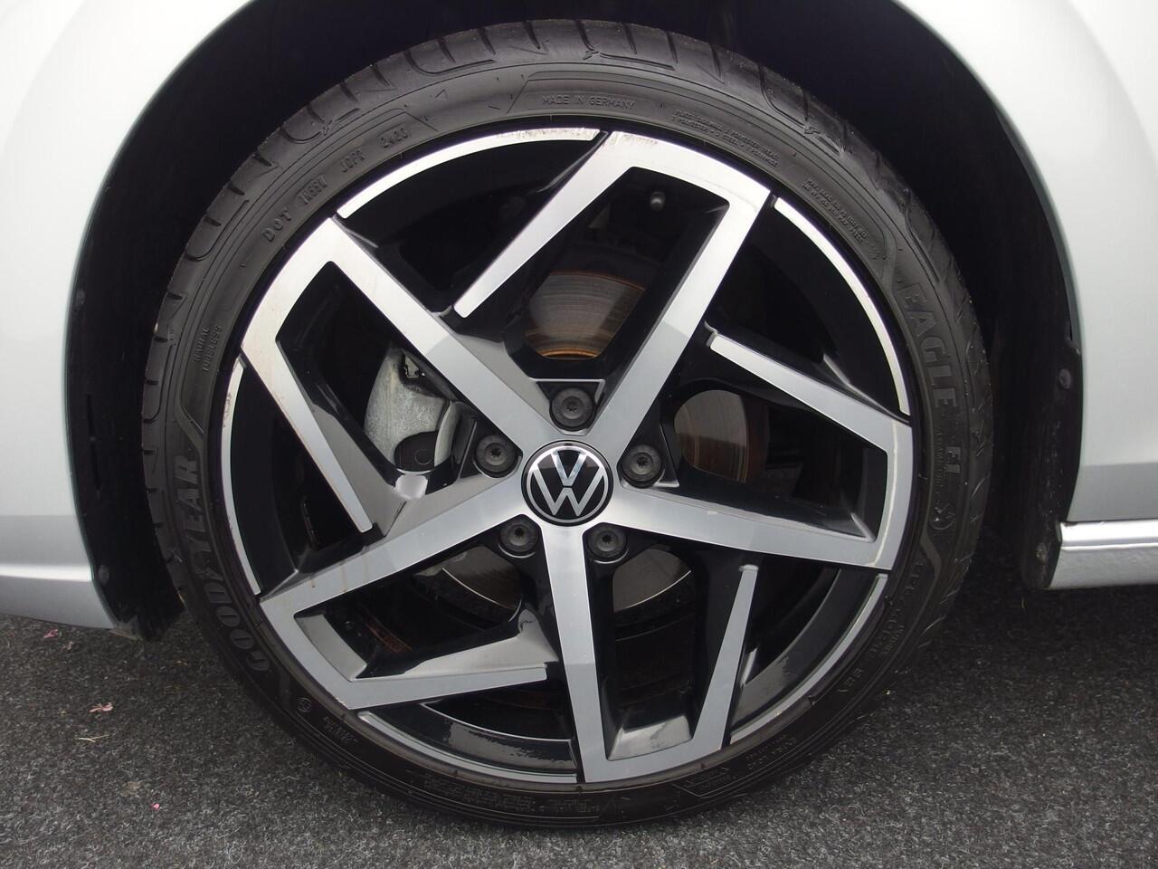 Volkswagen GOLF 1.5 eTSI 150PK 1st Edition Style AUTOMAAT / PANORAMADAK / FULL LED / SFEER / STOELVERW / NAVI / CARPLAY / DAB+ / ACC / NL-AUTO