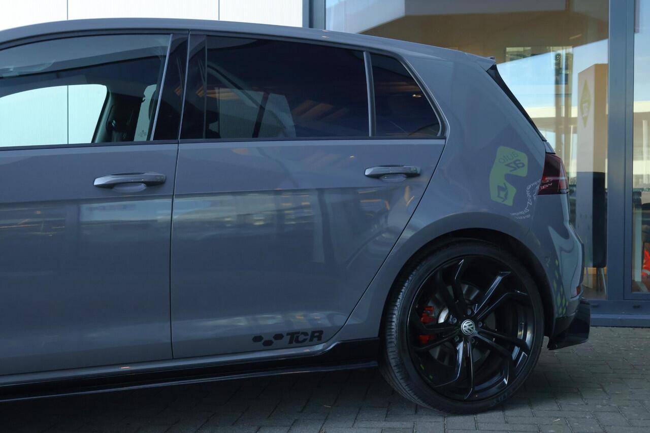 Volkswagen GOLF 2.0 TSI GTI TCR / Pure Grey