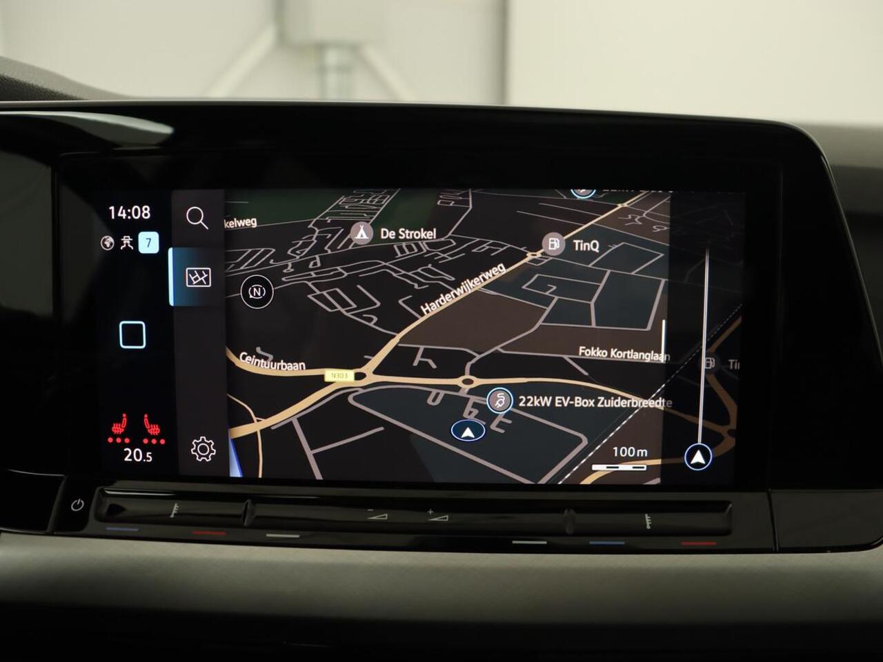 Volkswagen GOLF 1.5 TSI Life Business | Panoramadak | Adaptive Cruise | Stoelverwarming | Camera | Navigatie | Carplay | Park Assist