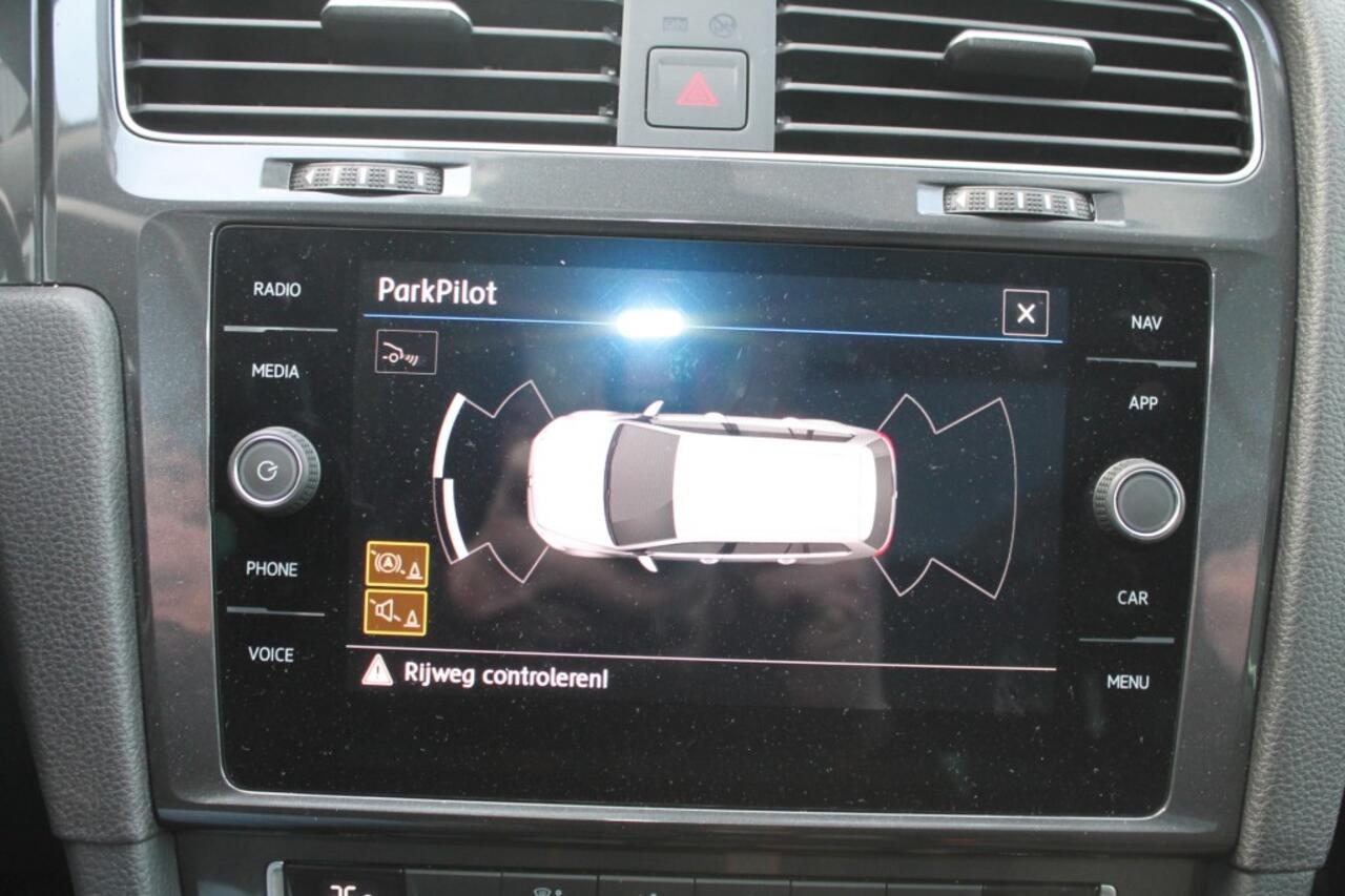 Volkswagen GOLF 1.6 TDI COMFORT BUSINESS CAMERA CLIMA PANORAMADAK VIRTUAL COCKPIT