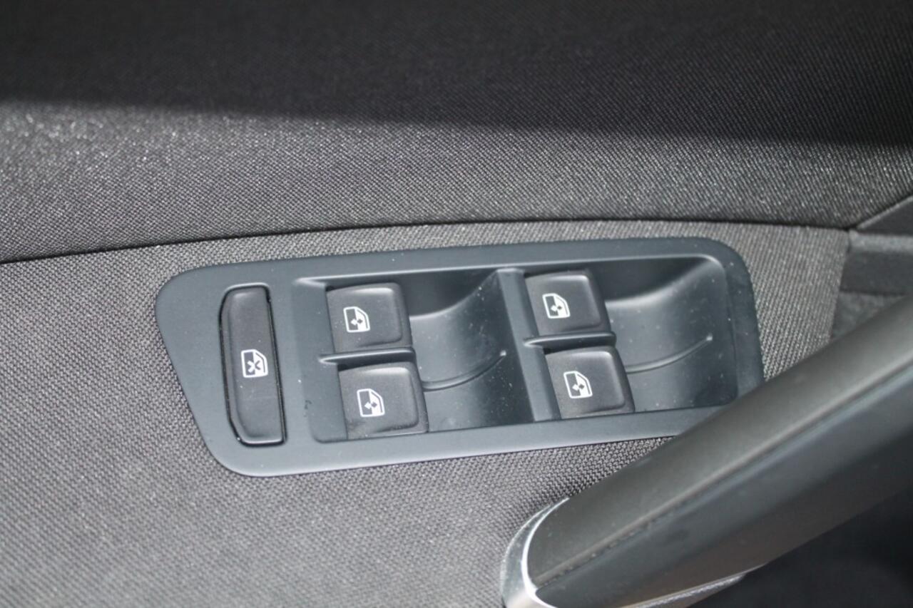 Volkswagen GOLF 1.6 TDI COMFORT BUSINESS CAMERA CLIMA PANORAMADAK VIRTUAL COCKPIT