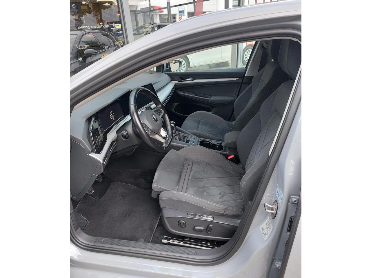 Volkswagen GOLF 1.5 TSI Life Business 17 inch Sport st