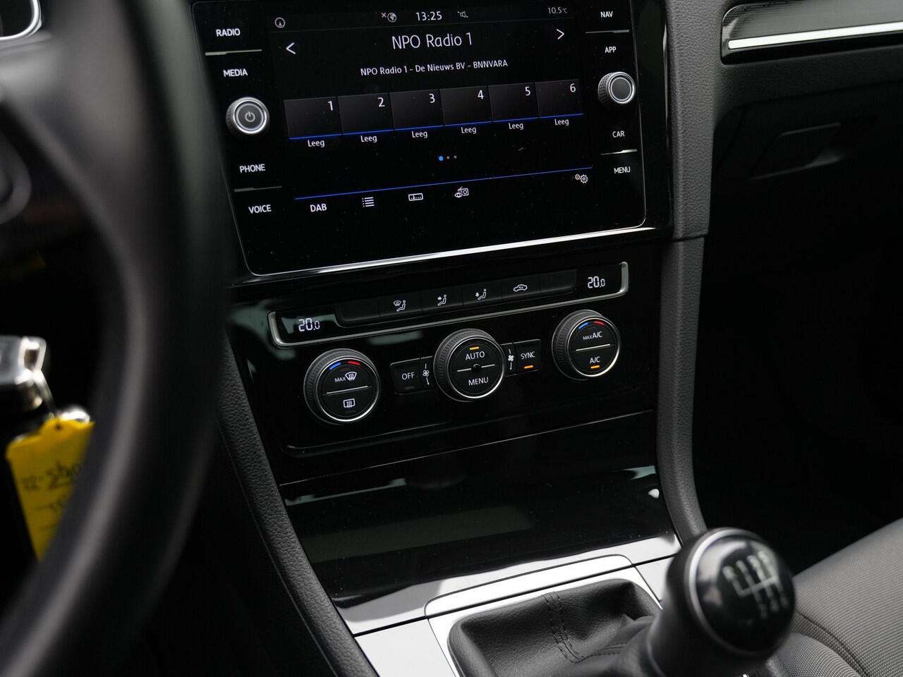 Volkswagen GOLF 1.0 TSI 115 pk Highline | Panoramadak | Trekhaak | Alcantara | Virtual Cockpit | Adaptive Cruise