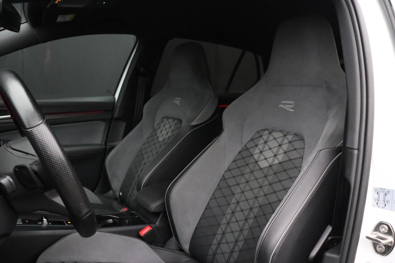 Volkswagen GOLF 1.5 eTSI R-LINE | PDC | NAVI | APPLE CARPLAY | STOEL/STUURVERW. |