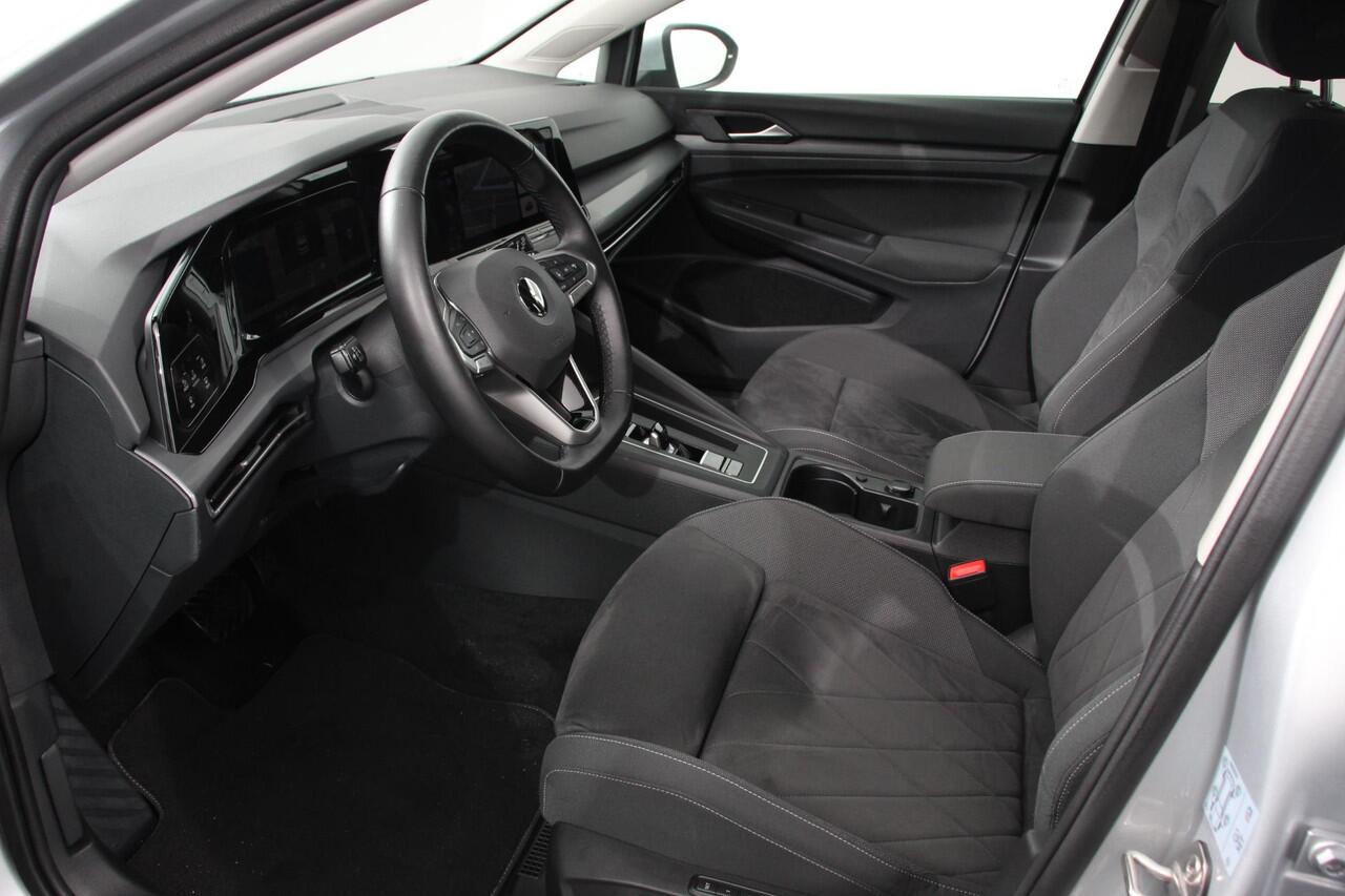 Volkswagen GOLF 1.5 eTSI 150pk DSG Style Navigatie Climate Control Camera Electrische stoel verstelling Led Dab Adaptive Cruise Control