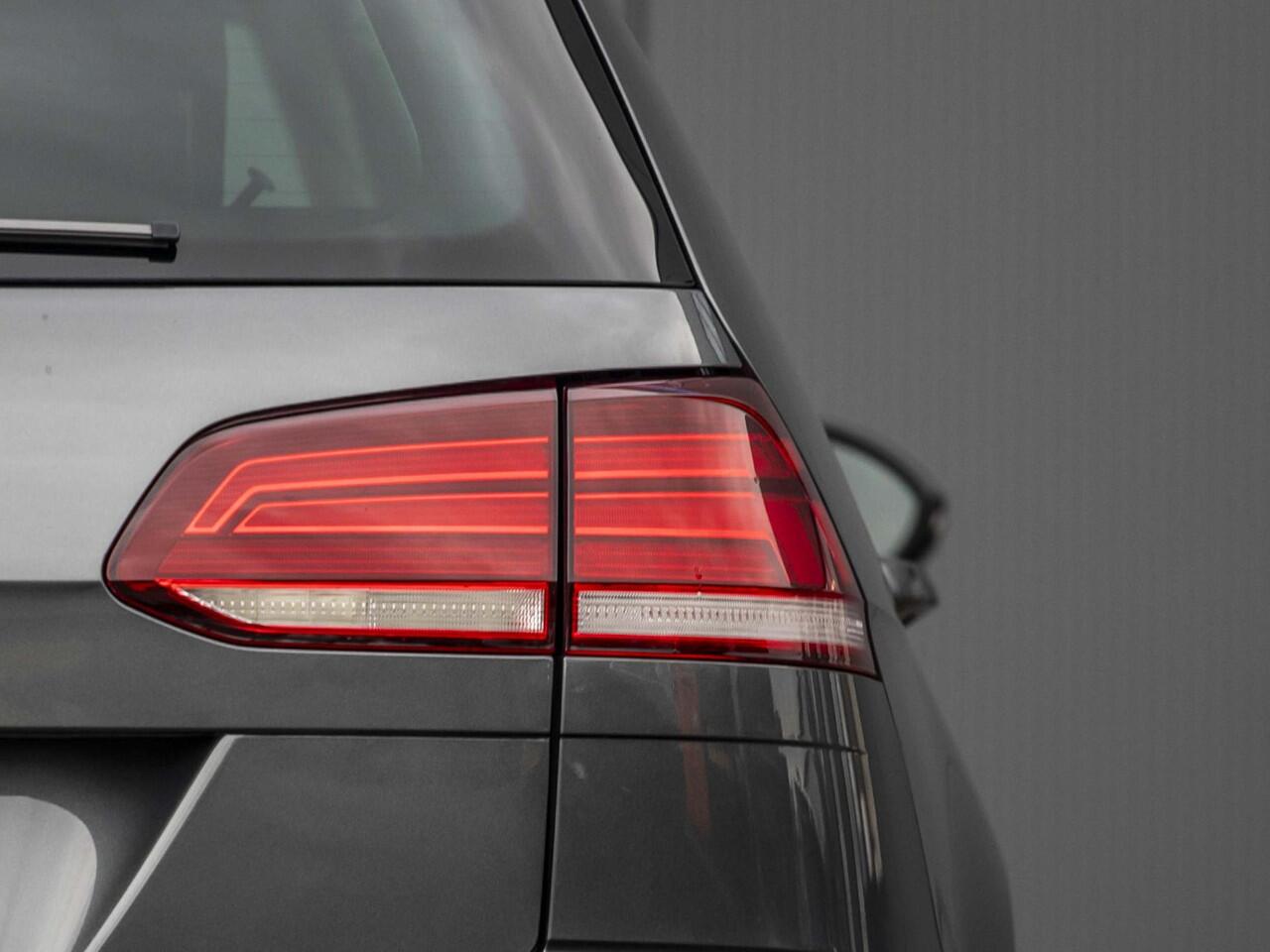 Volkswagen GOLF Variant 1.5 TSI Highline Business R
