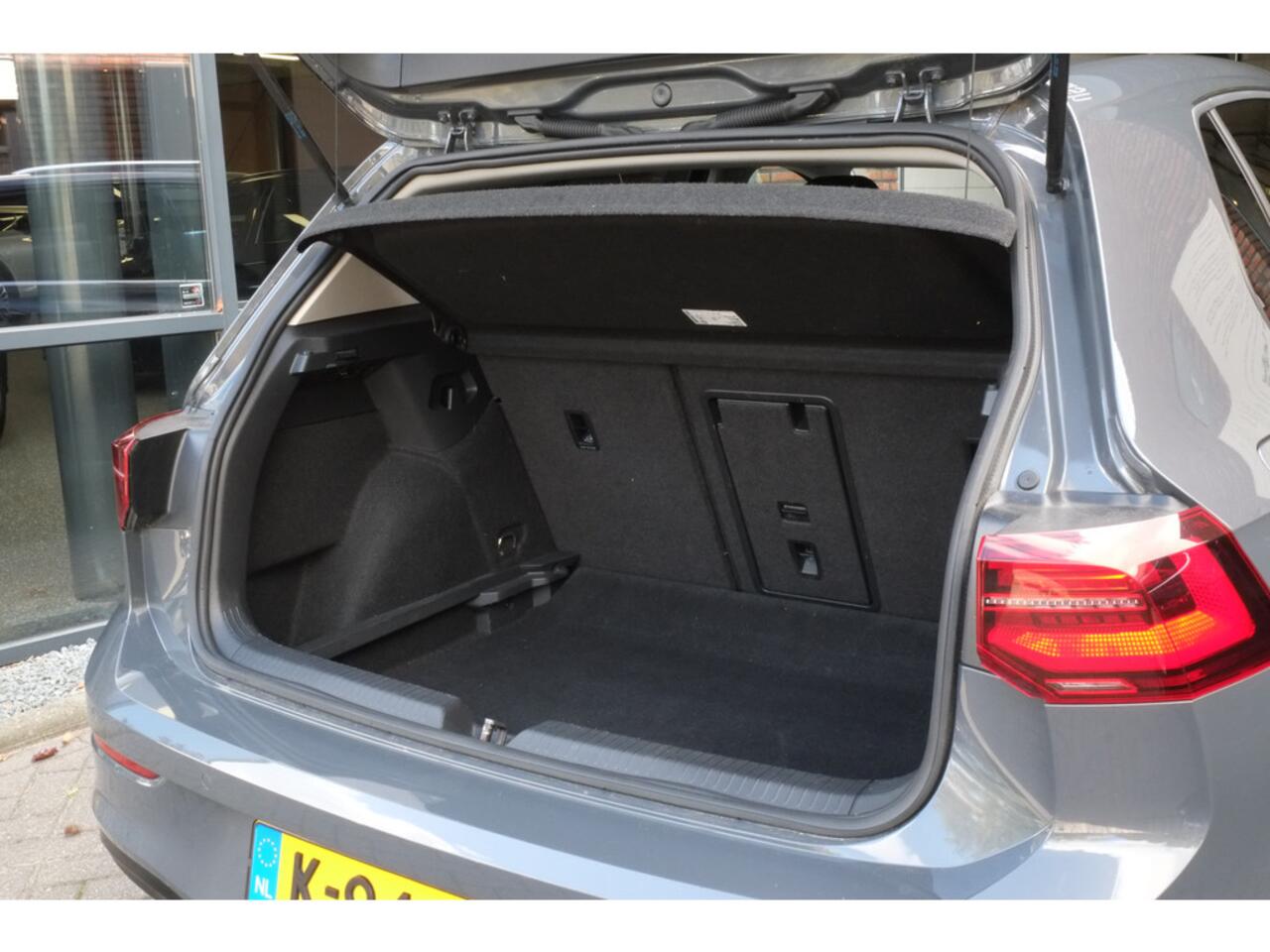 Volkswagen GOLF 1.5 eTSI Style AUT Trekhaak, Achteruitrijcamera, Navigatie, ACC,