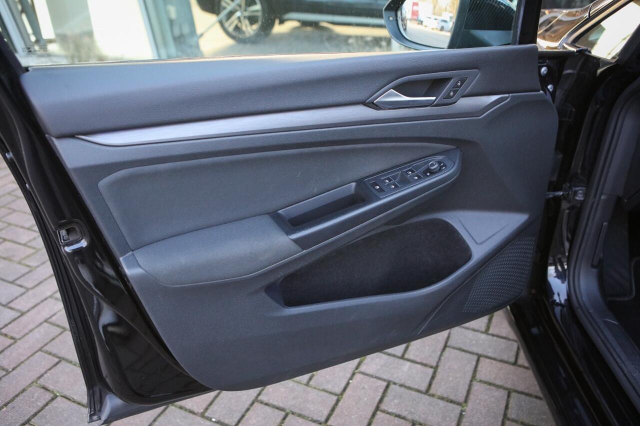 Volkswagen GOLF 1.5 eTSI Style | Pano | Massage |