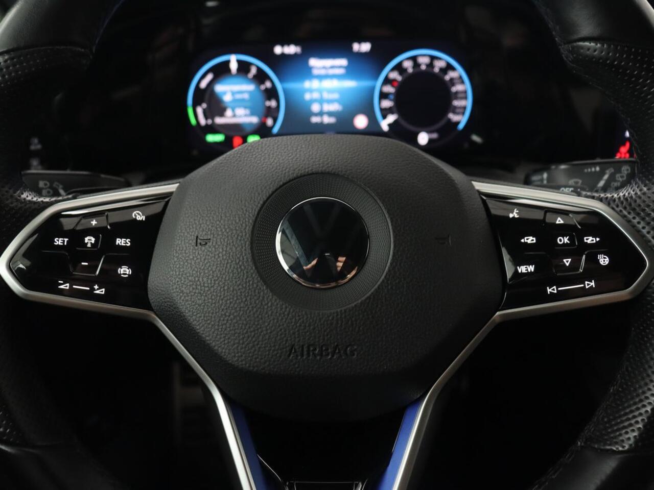 Volkswagen GOLF 1.4 eHybrid GTE | Stoelverwarming | Adaptive cruise | Carplay | Navigatie | Parkeerhulp | Full LED | Sfeerverlichting | Climate control | PHEV | Plug In