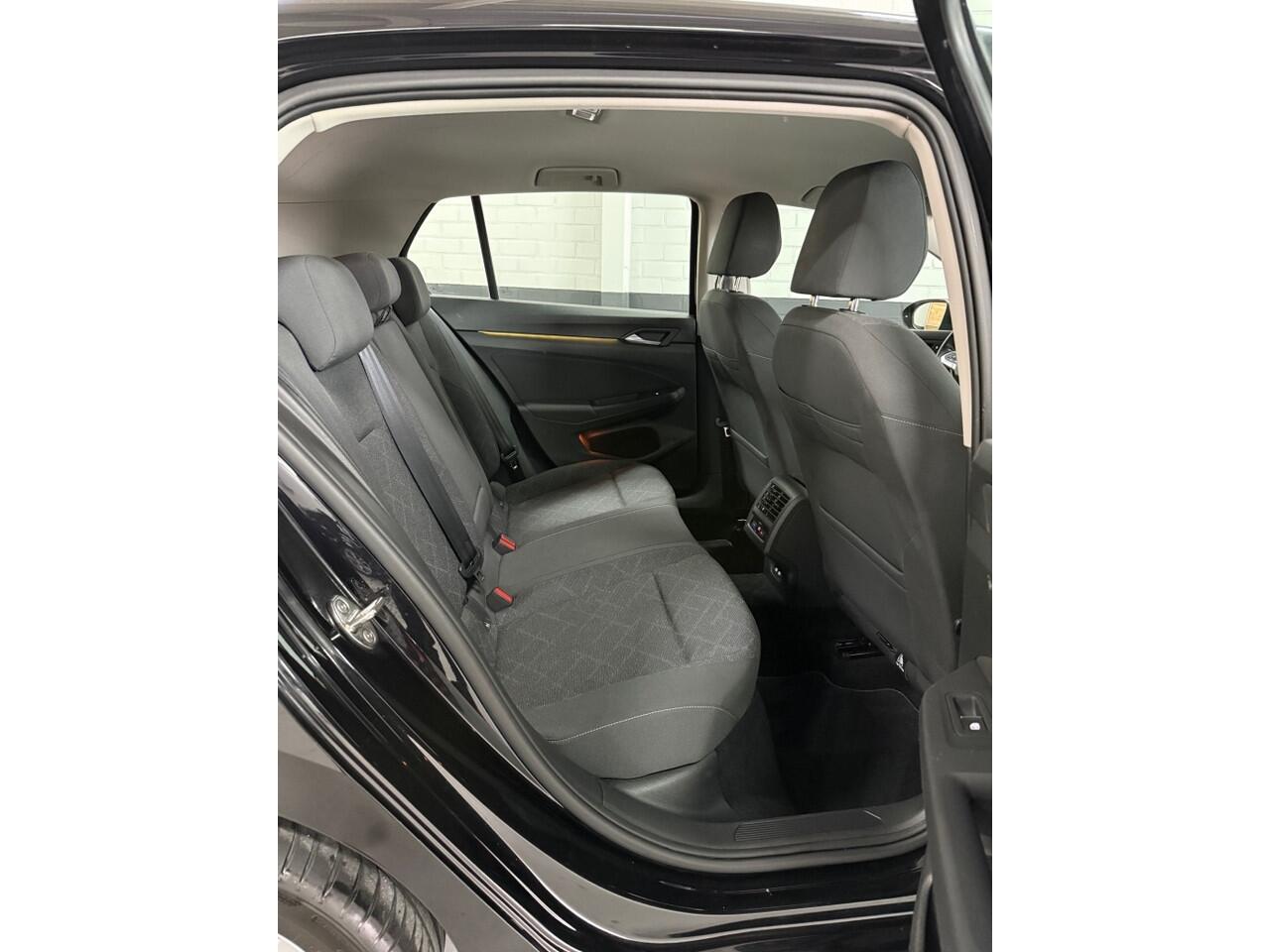 Volkswagen GOLF 1.5 TSI Life! 1e Eigenaar! PDC, IQ Drive, Trekhaak, Apple Carpla