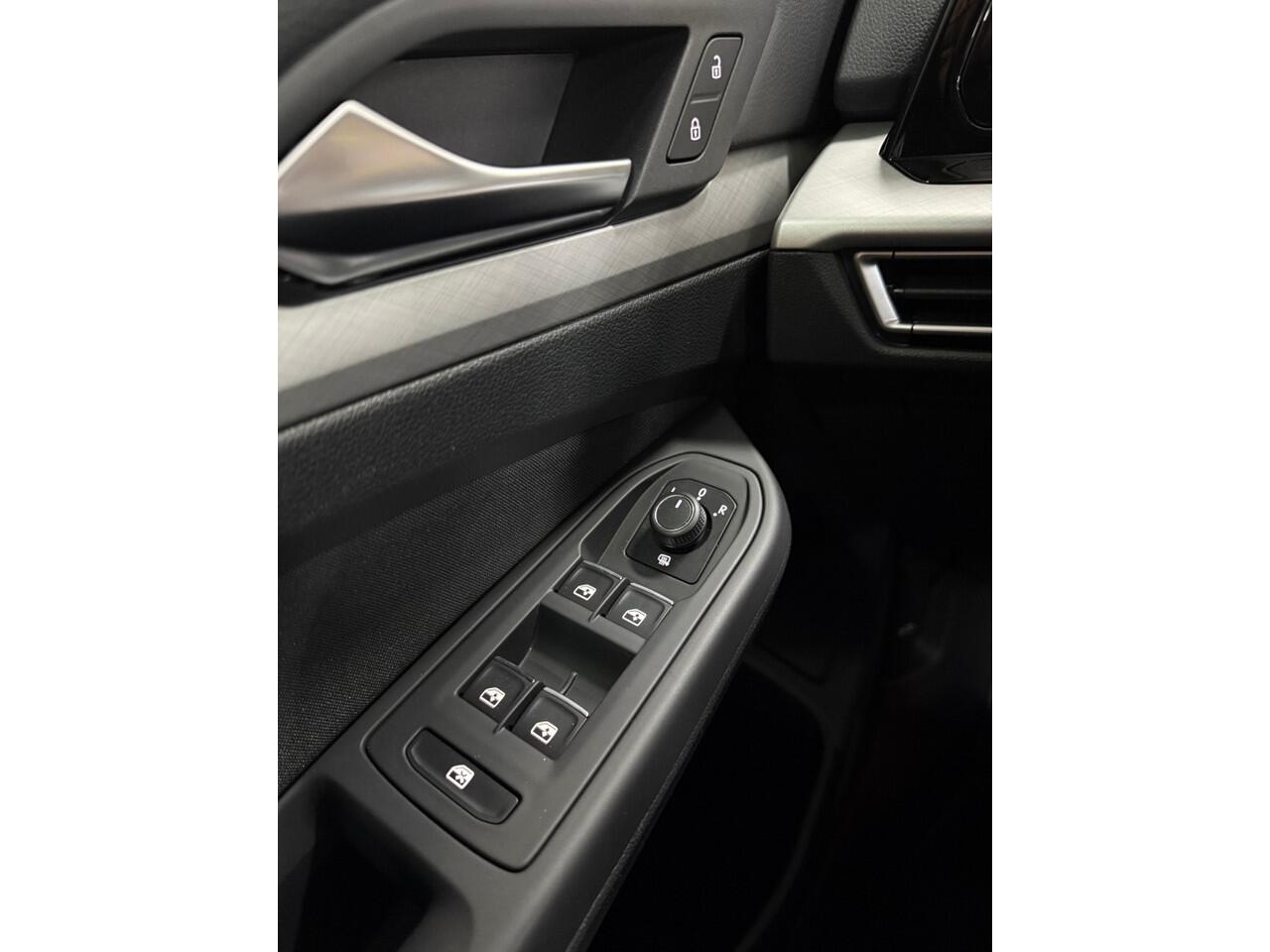 Volkswagen GOLF 1.5 TSI Life! 1e Eigenaar! PDC, IQ Drive, Trekhaak, Apple Carpla