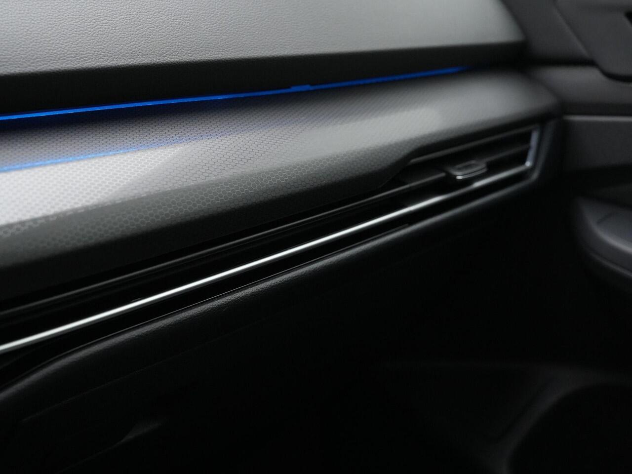 Volkswagen GOLF 1.4 eHybrid 245 pk DSG GTE | IQ Light | Head-up display | Stuur-/stoelverwarming | Achteruitrijcamera | Adaptive Cruise