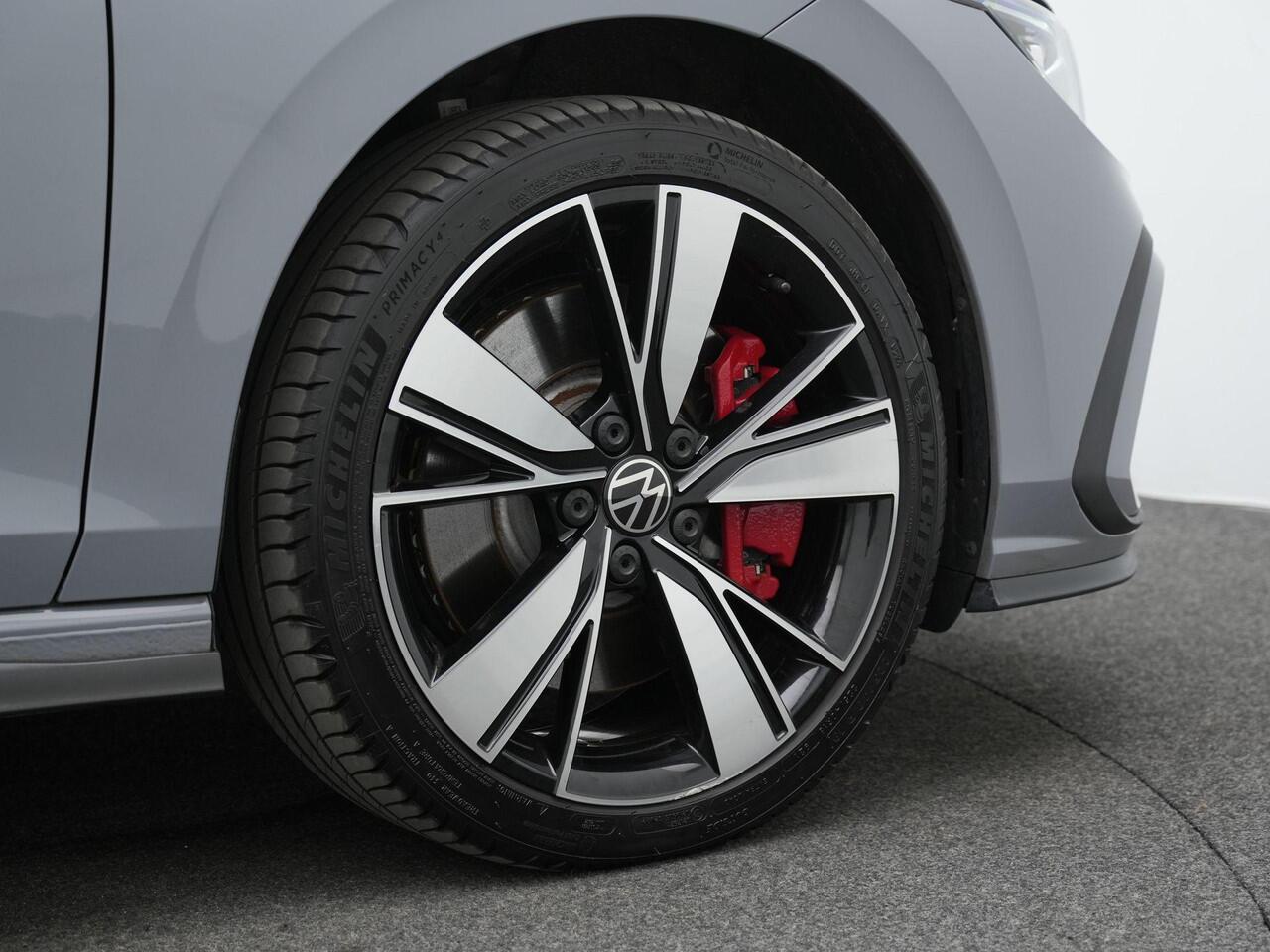 Volkswagen GOLF 1.4 eHybrid 245 pk DSG GTE | IQ Light | Head-up display | Stuur-/stoelverwarming | Achteruitrijcamera | Adaptive Cruise