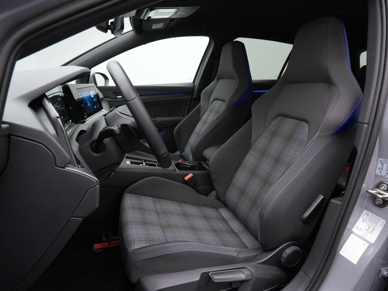 Volkswagen GOLF 1.4 eHybrid 245 pk DSG GTE | IQ Light | Head-up display | Stuur-/stoelverwarming | Achteruitrijcamera | Adaptive Cruise