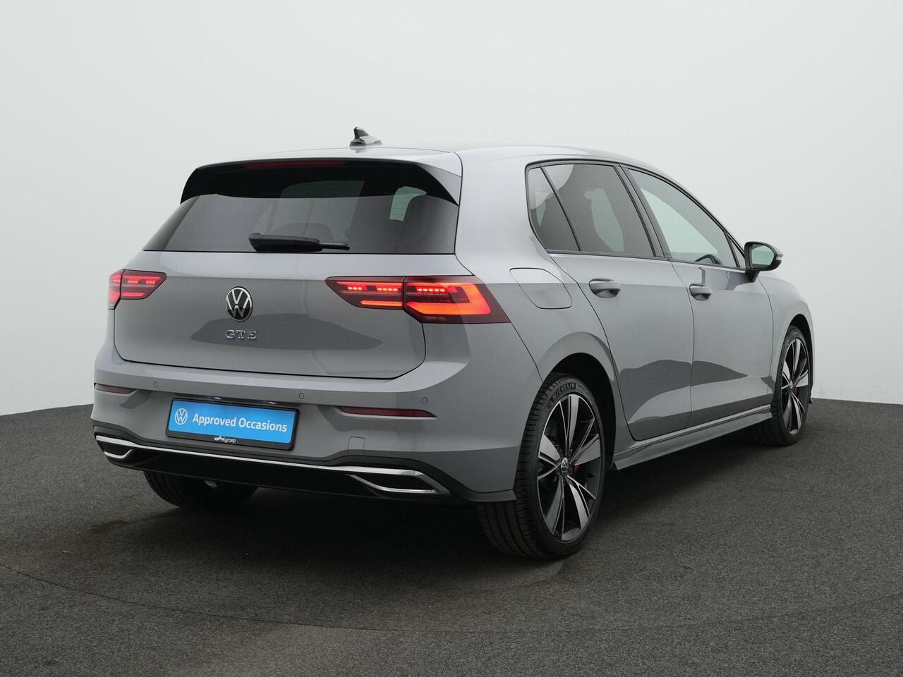 Volkswagen GOLF 1.4 eHybrid 245 pk DSG GTE | IQ Light | Head-up display | Stuur-/stoelverwarming | Achteruitrijcamera | Adaptive Cruise