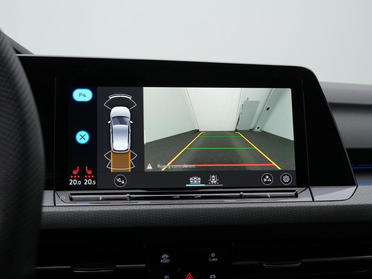 Volkswagen GOLF 1.4 eHybrid 245 pk DSG GTE | IQ Light | Head-up display | Stuur-/stoelverwarming | Achteruitrijcamera | Adaptive Cruise