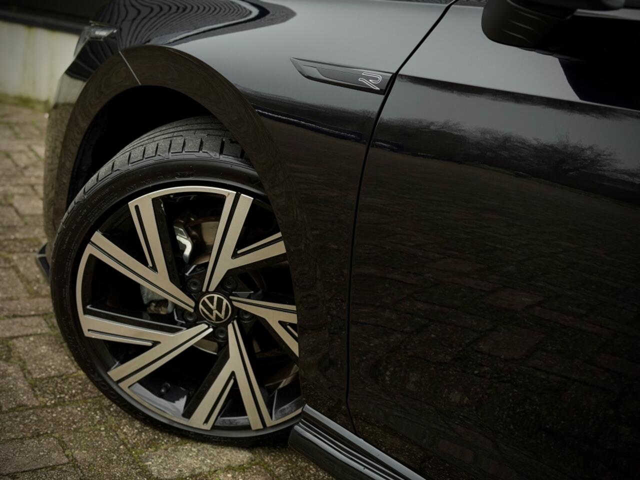 Volkswagen GOLF 1.5 eTSI R-LINE PANO|IQ LIGHT|H/K|ACC|DCC|SFEER