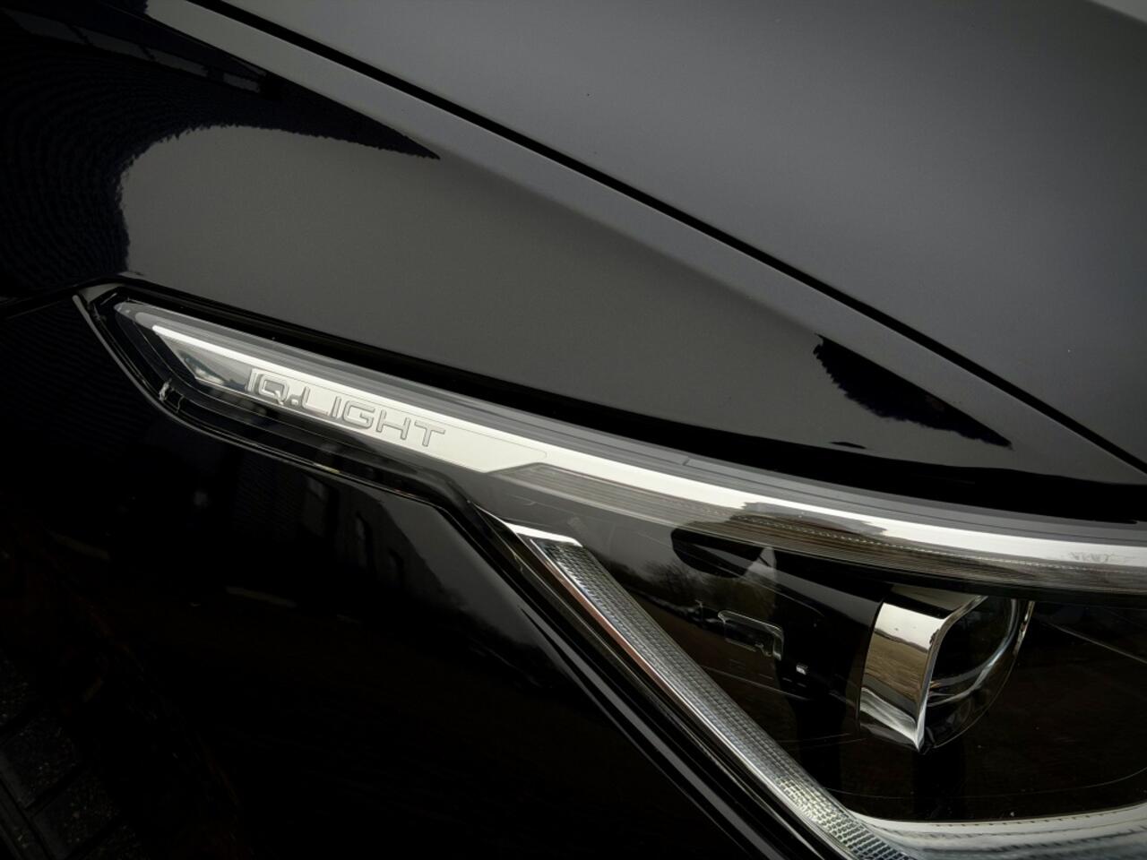 Volkswagen GOLF 1.5 eTSI R-LINE PANO|IQ LIGHT|H/K|ACC|DCC|SFEER