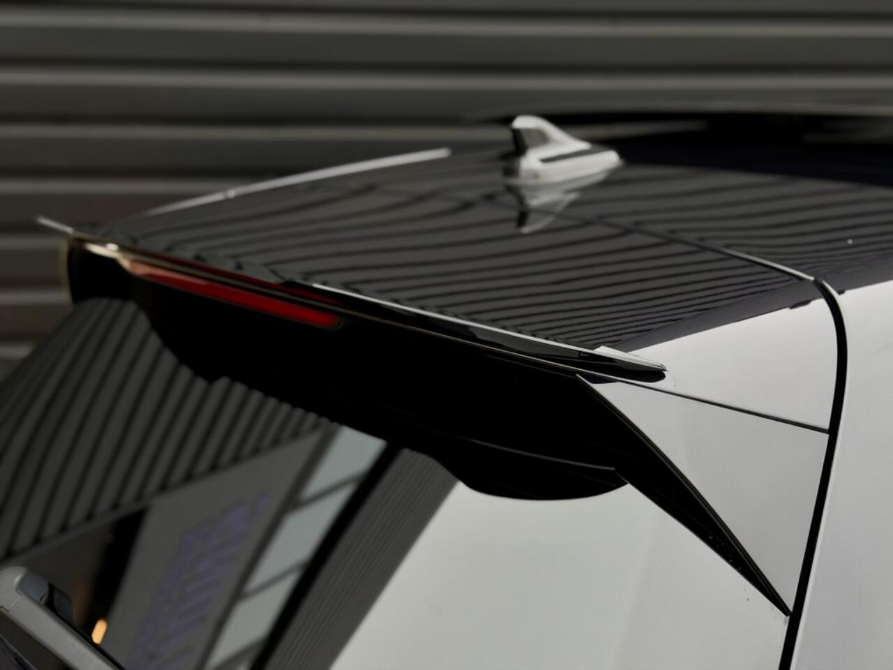 Volkswagen GOLF 1.5 eTSI R-LINE PANO|IQ LIGHT|H/K|ACC|DCC|SFEER