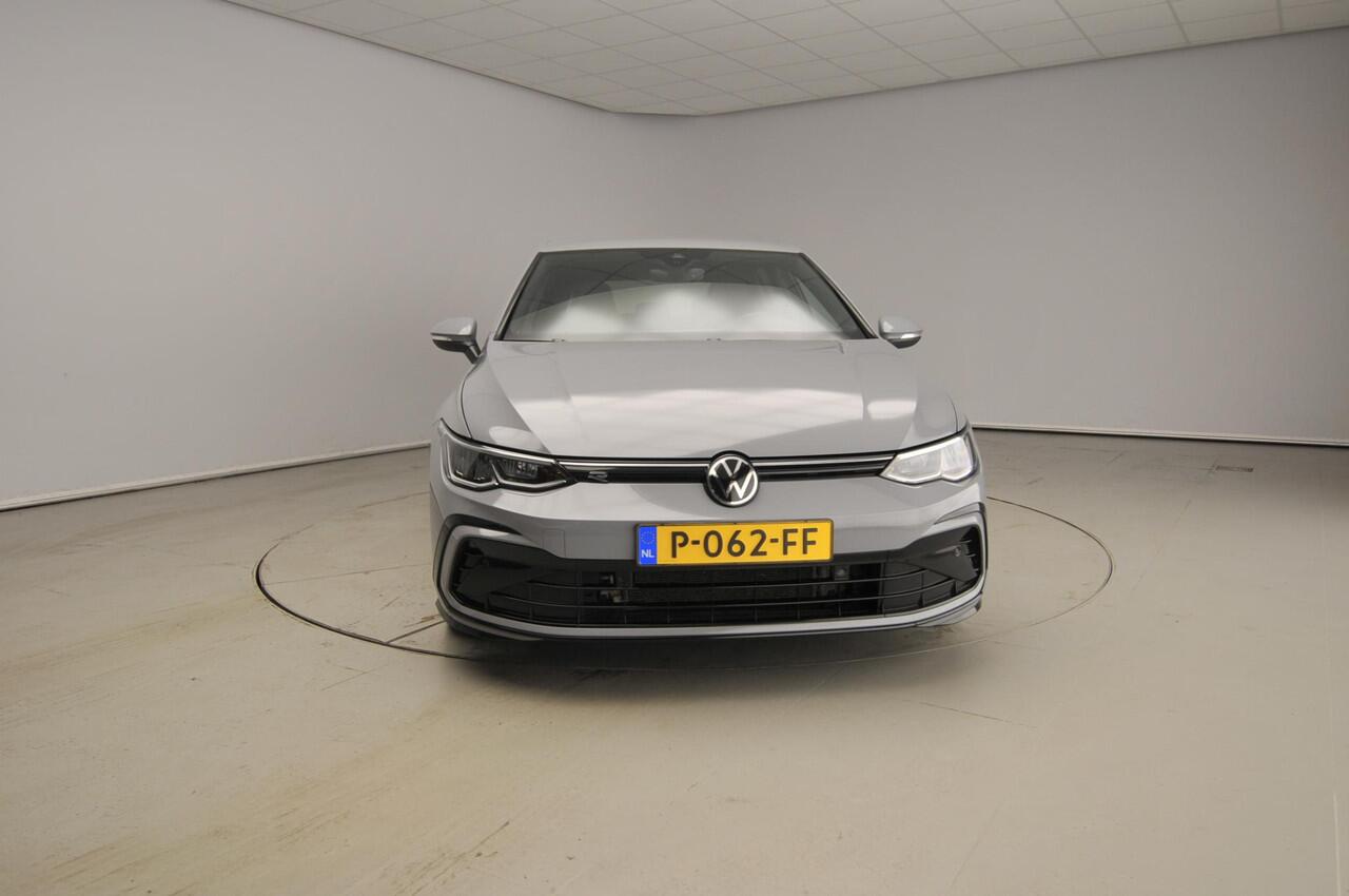 Volkswagen GOLF 1.5 eTSI R-Line Automaat | Stoelverwarming | Stuurverwarming | Active Cruise Control
