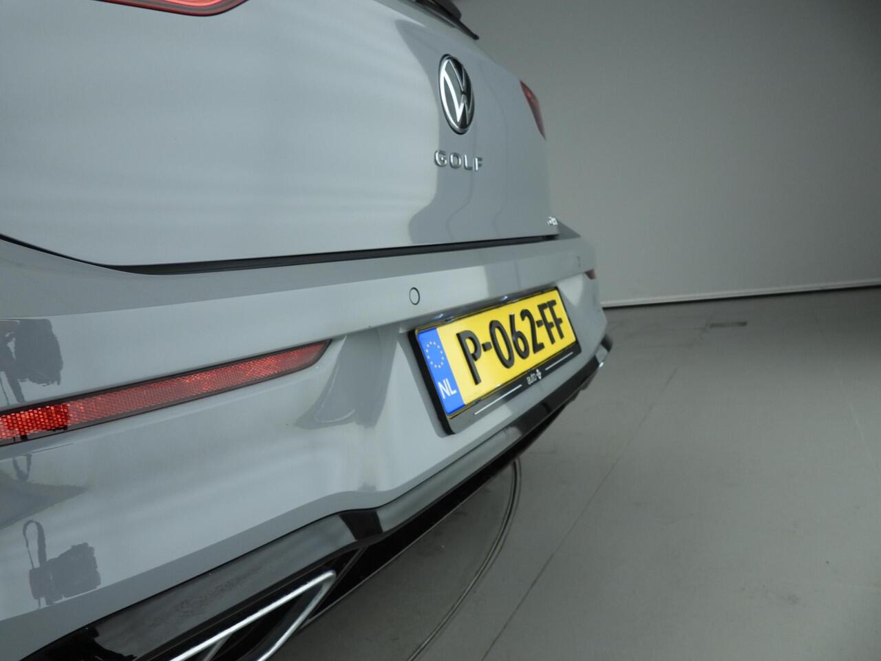 Volkswagen GOLF 1.5 eTSI R-Line Automaat | Stoelverwarming | Stuurverwarming | Active Cruise Control