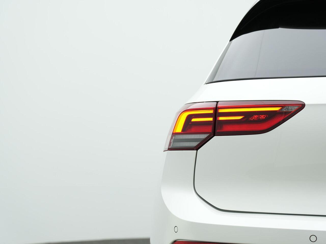 Volkswagen GOLF 1.5 eTSI 150 pk DSG Life | Trekhaak | Stoelverwarming | Adaptive Cruise | Navigatie