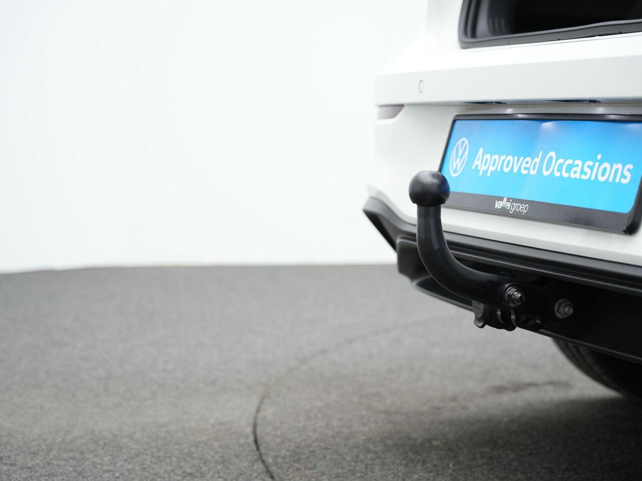 Volkswagen GOLF 1.5 eTSI 150 pk DSG Life | Trekhaak | Stoelverwarming | Adaptive Cruise | Navigatie