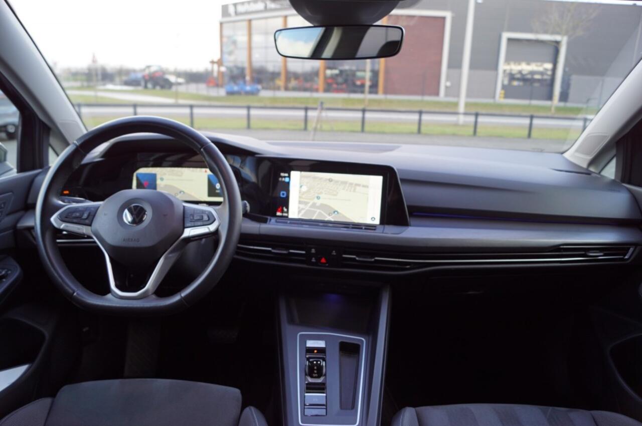 Volkswagen GOLF 1.5 eTSI DSG Style 150pk /Panodak /Camera/Trekhaak afnb./ IQ LED /Navi Pro/ 19 Inch LM