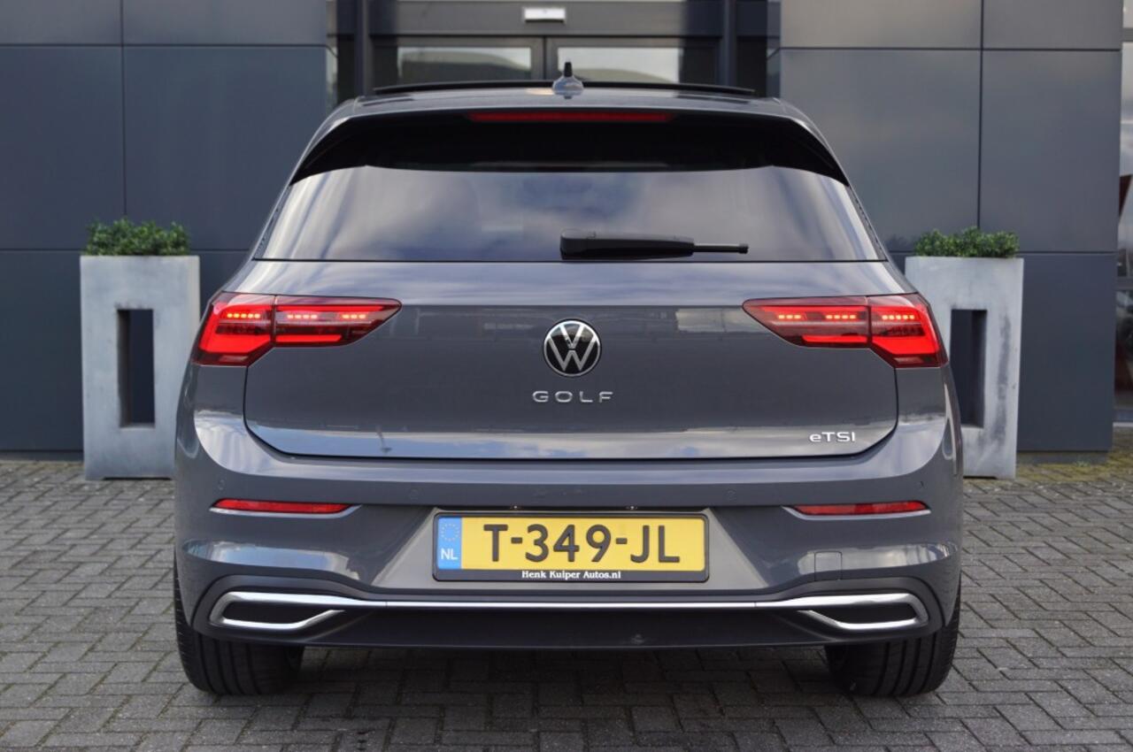 Volkswagen GOLF 1.5 eTSI DSG Style 150pk /Panodak /Camera/Trekhaak afnb./ IQ LED /Navi Pro/ 19 Inch LM