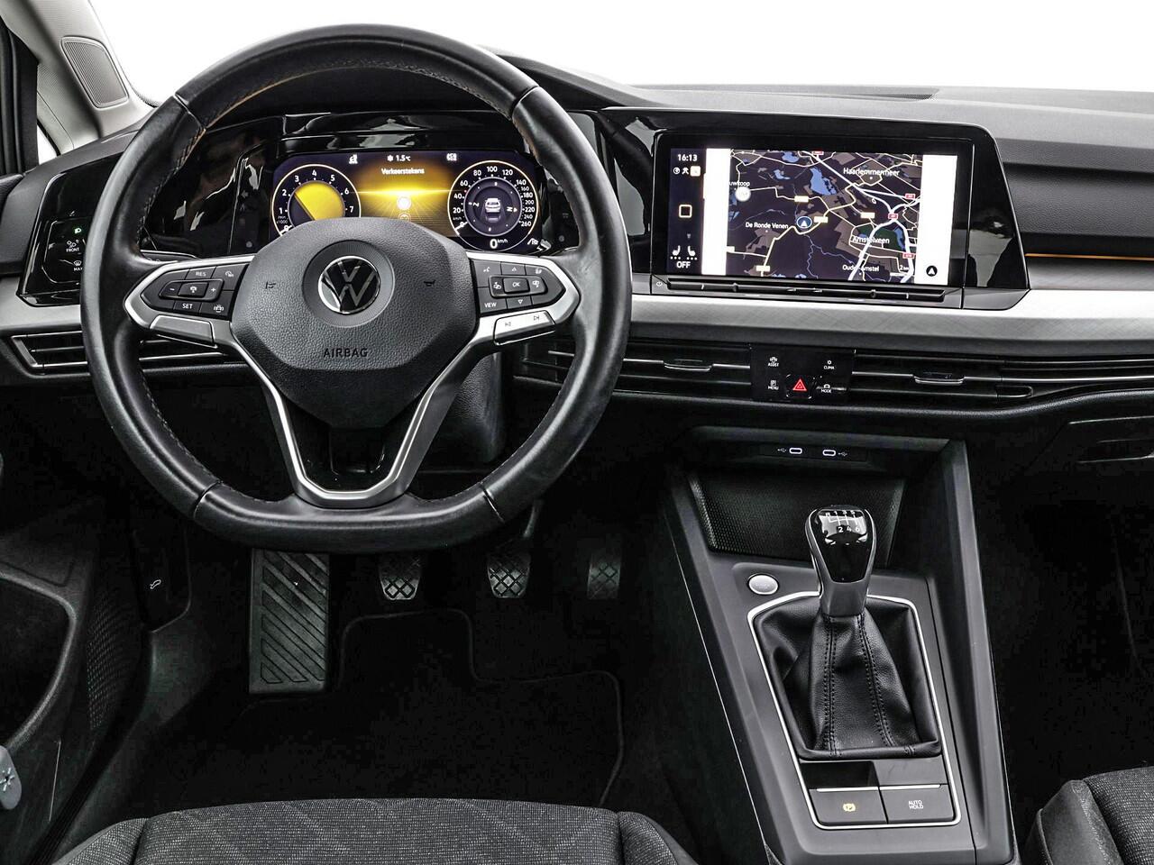 Volkswagen GOLF 1.5 TSI 130pk Life · Apple/Android Car Play · Aadaptive Cruise Control · Stuur- & Stoelverwarming · Trekhaak · Navigatie · Sfeerverlichting · 17"Velgen ·