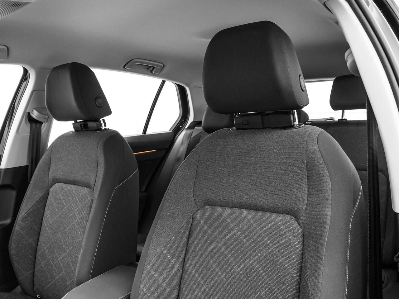 Volkswagen GOLF 1.5 TSI 130pk Life · Apple/Android Car Play · Aadaptive Cruise Control · Stuur- & Stoelverwarming · Trekhaak · Navigatie · Sfeerverlichting · 17"Velgen ·