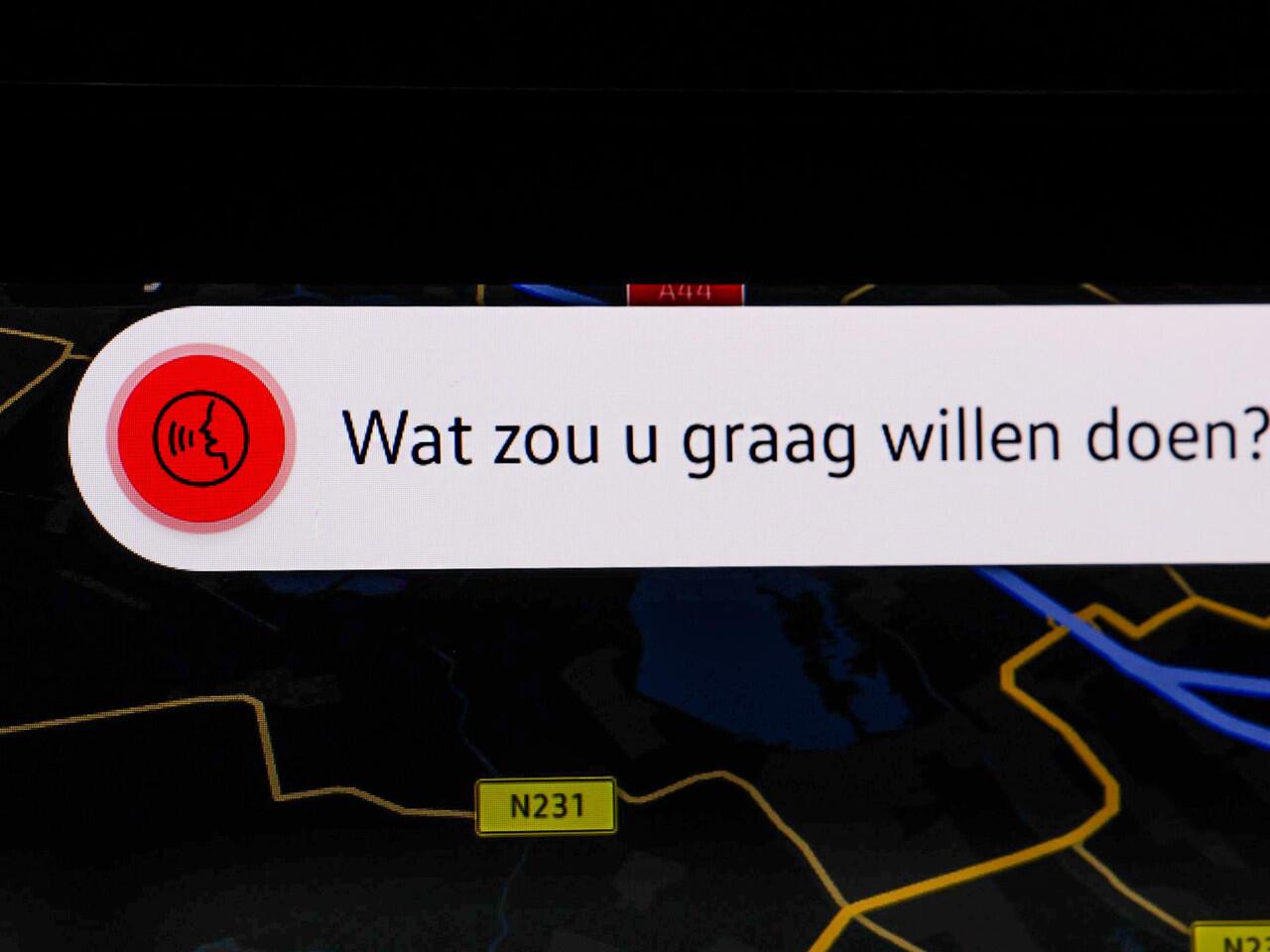 Volkswagen GOLF 1.5 TSI 130pk Life · Apple/Android Car Play · Aadaptive Cruise Control · Stuur- & Stoelverwarming · Trekhaak · Navigatie · Sfeerverlichting · 17"Velgen ·