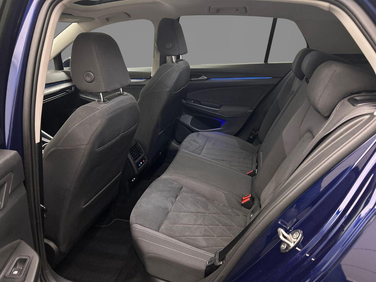 Volkswagen GOLF Style 1.5 TSI 130pk Panoramadak, Adaptive cruise control, Achteruitrijcamera, Navigatie, LED koplampen, Parkeersensoren, App connect