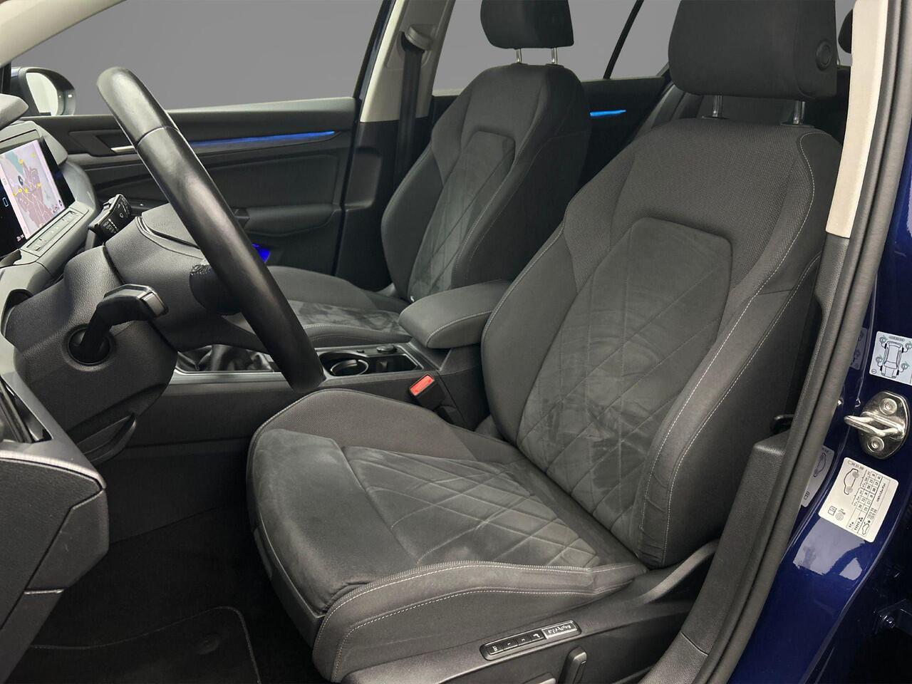 Volkswagen GOLF Style 1.5 TSI 130pk Panoramadak, Adaptive cruise control, Achteruitrijcamera, Navigatie, LED koplampen, Parkeersensoren, App connect