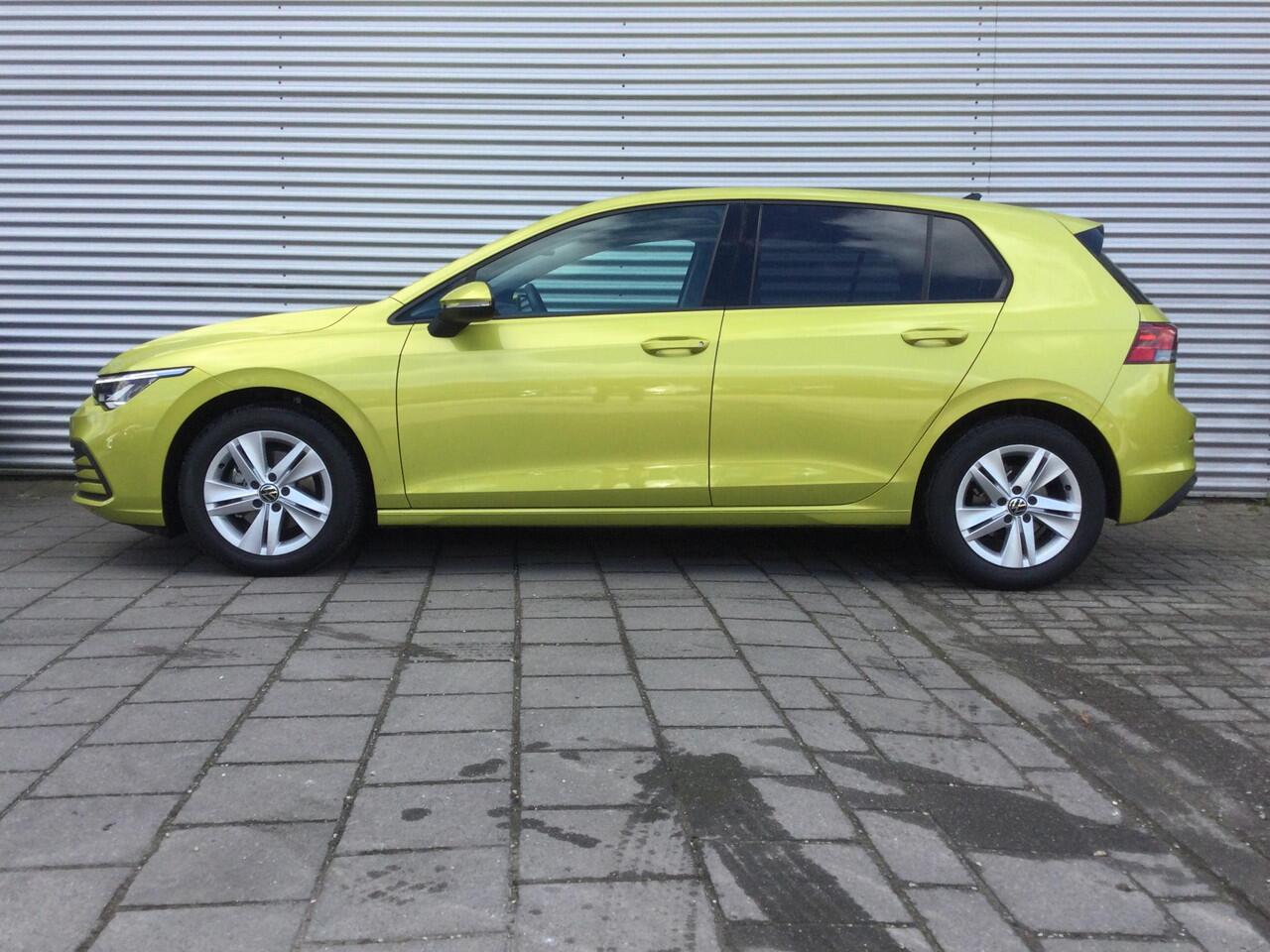 Volkswagen GOLF 1.0 eTSI Life | Navi | PDC | Adpt. Cruise |