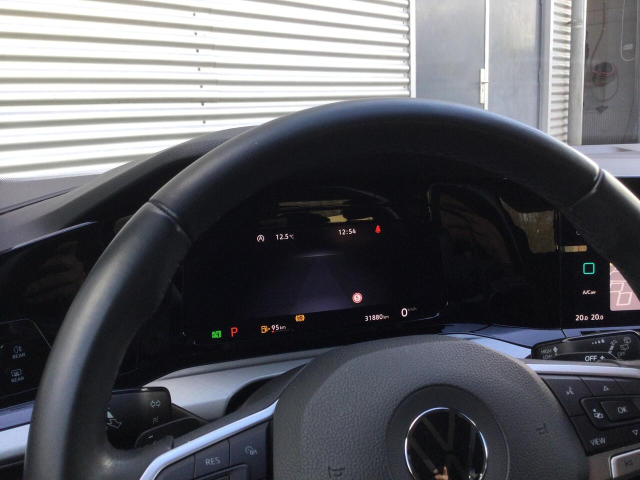 Volkswagen GOLF 1.0 eTSI Life | Navi | PDC | Adpt. Cruise |