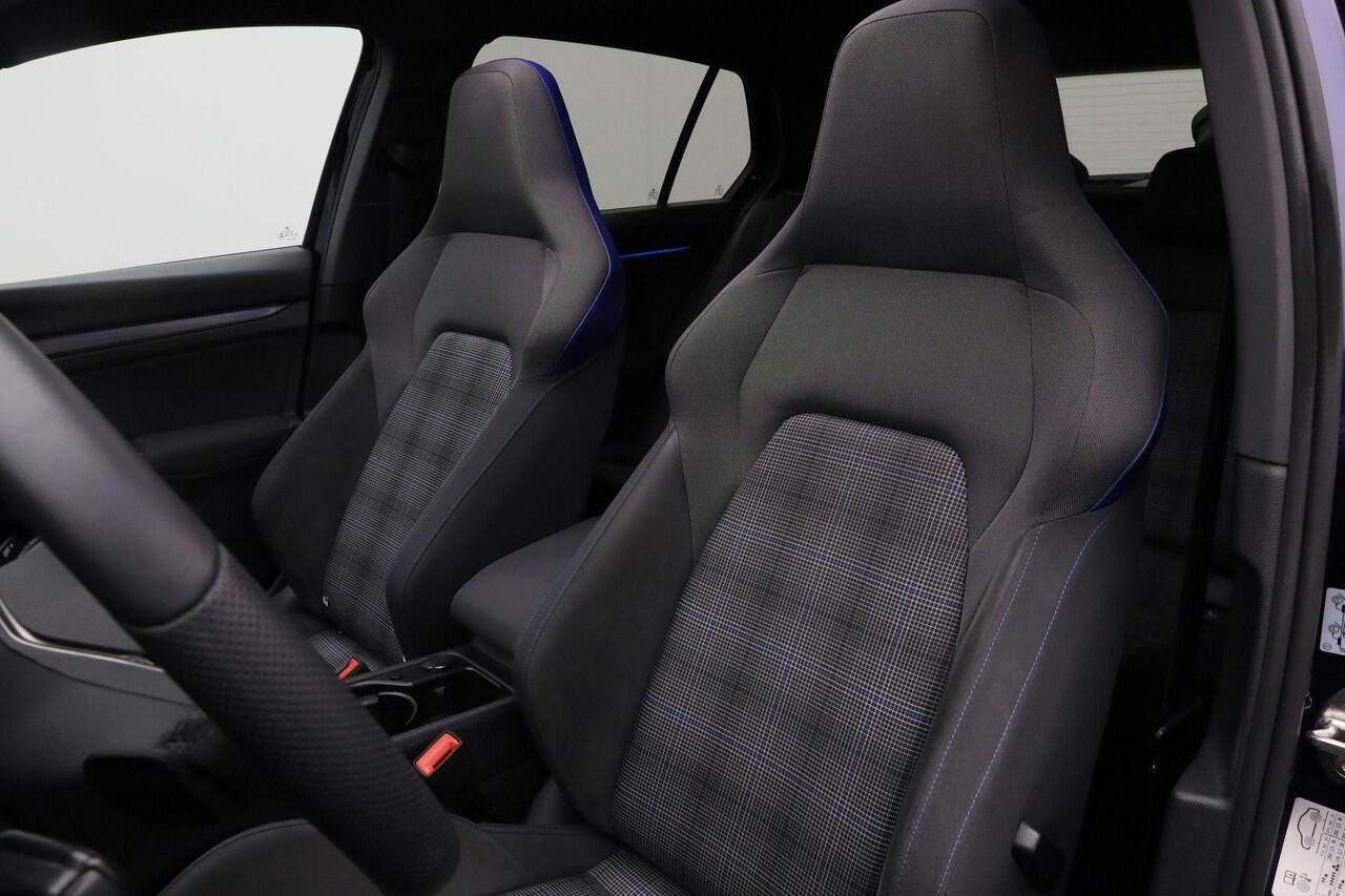 Volkswagen GOLF 1.4 eHybrid 245 pk DSG GTE | Panoramadak | IQ Light | Head-up display | Achteruitrijcamera | Stuur-/stoelverwarming