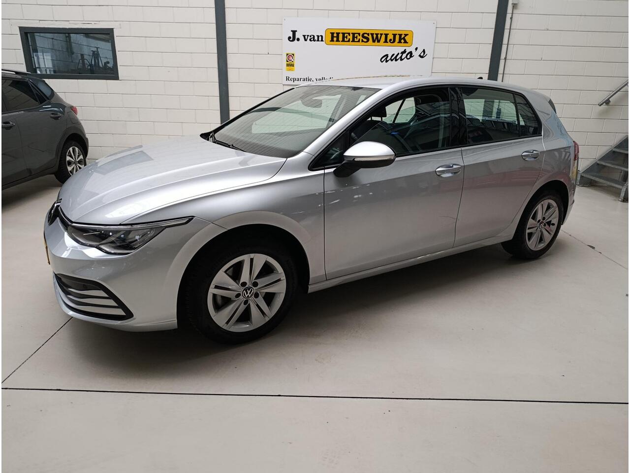 Volkswagen GOLF 1.0 eTSI Life Navigatie | Pdc V+A | Lmv | Automaat !