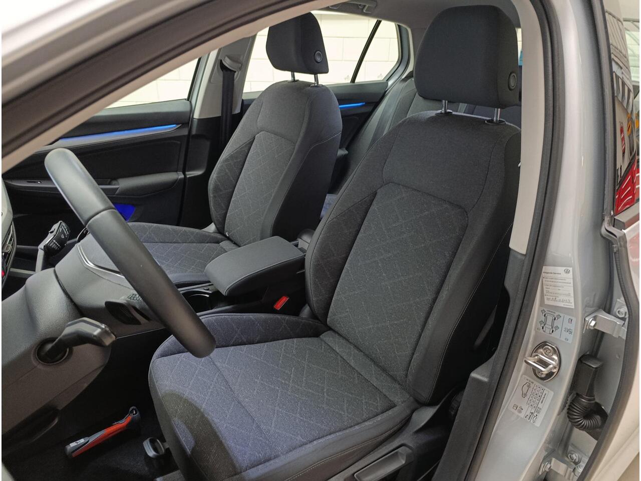 Volkswagen GOLF 1.0 eTSI Life Navigatie | Pdc V+A | Lmv | Automaat !